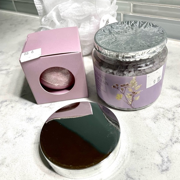 2/$20💕Bath Bundle 🛁 - Picture 2 of 2